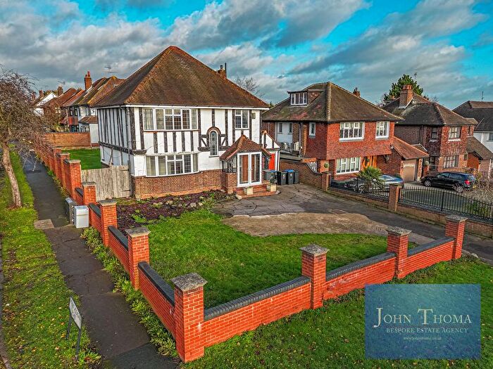 4 Bedroom Property For Sale In Manor Road, Chigwell, IG7