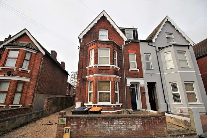 1 Bedroom Flat To Rent In Hurst Grove, Bedford, MK40