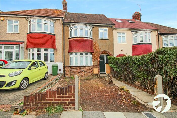 3 Bedroom Detached House To Rent In Thornhill Avenue, London, SE18