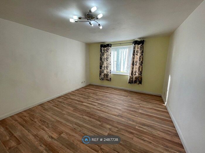 2 Bedroom Flat To Rent In Clowser Close, Sutton, SM1