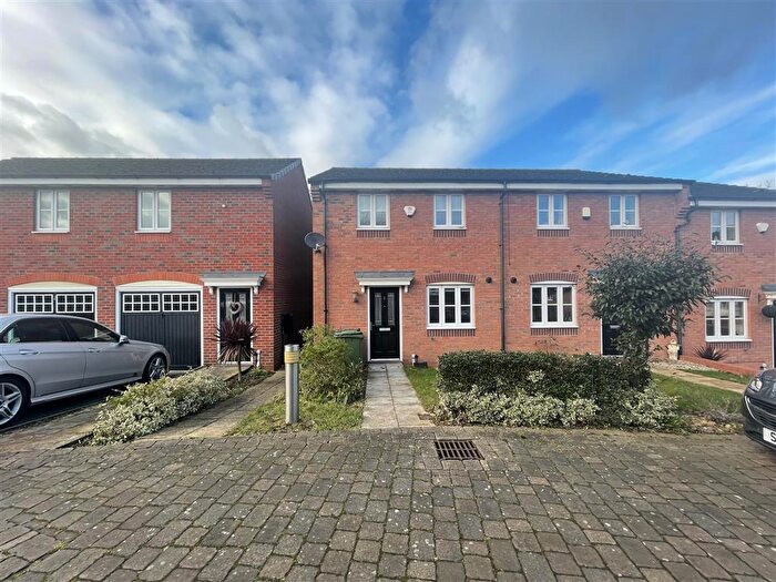 3 Bedroom House To Rent In Amblerise Close, Bolehall, Tamworth, B77