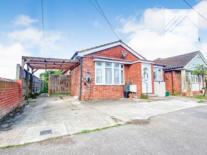 2 Bedroom Bungalow For Sale In Delfzul Road, Canvey Island, SS8