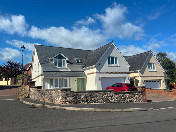 4 Bedroom House To Rent In Family Home Holcombe, EX7