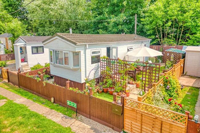 1 Bedroom Mobile/park Home For Sale In Haygrove Park, Trull, Taunton, TA3