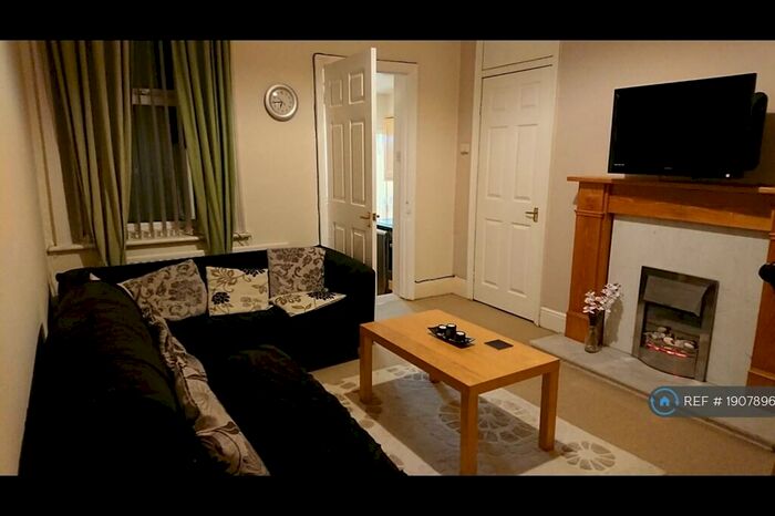 3 Bedroom Flat To Rent In Warton Terrace, Heaton, NE6