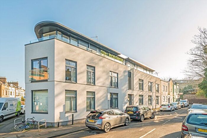 1 Bedroom Flat To Rent In Bridge End Close, Kingston Upon Thames, KT2