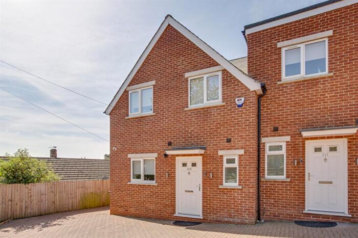 3 Bedroom End Of Terrace House To Rent In Hicks Farm Rise, High Wycombe, HP13