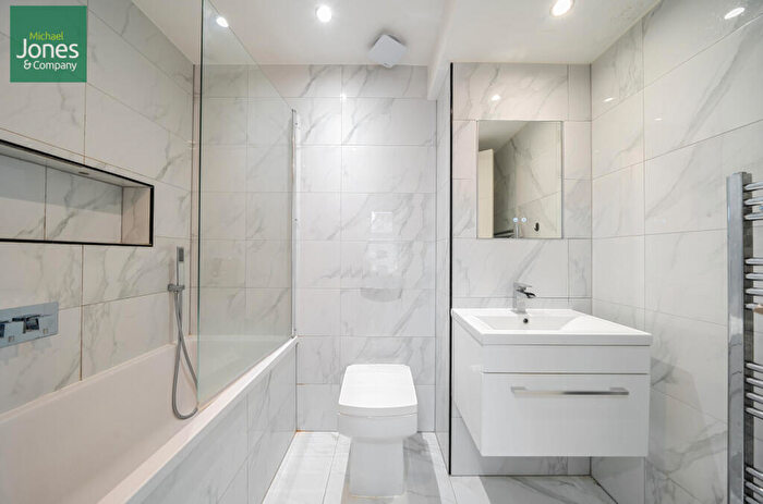 2 Bedroom Flat To Rent In Gardiner Place, Worthing, West Sussex, BN11