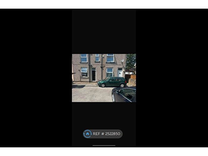 3 Bedroom Semi-Detached House To Rent In Town Street, Morley, Leeds, LS27