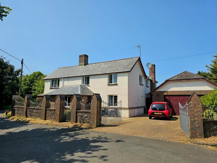 2 Bedroom Cottage To Rent In Macketts Lane, Hale Common, Newport, PO30