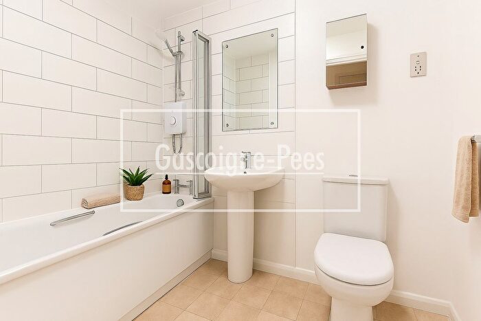 1 Bedroom Flat To Rent In Windmill Rise, Kingston Upon Thames, KT2