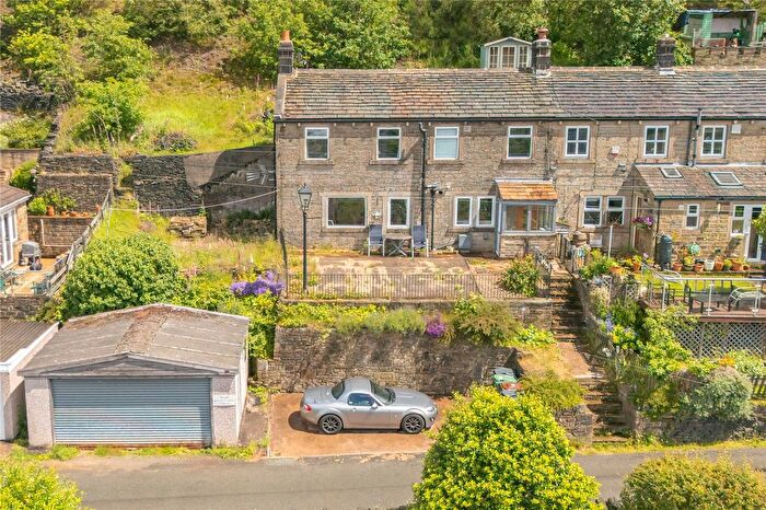 3 Bedroom Detached House For Sale In Cliff Road, Holmfirth, HD9