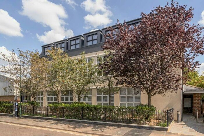 2 Bedroom Flat To Rent In Victoria Villas, Richmond, TW9