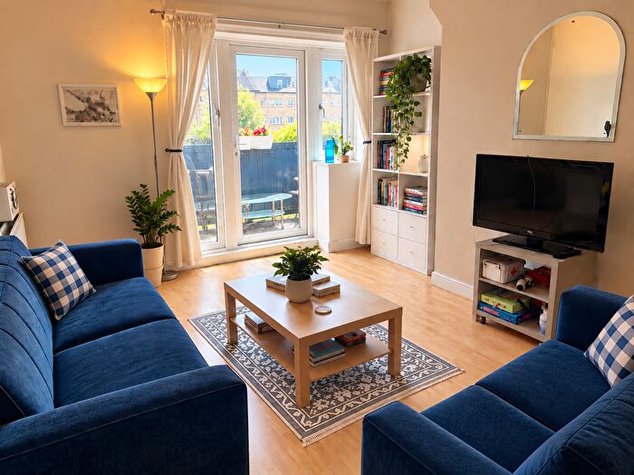 2 Bedroom Apartment To Rent In Wickford House, London, E1