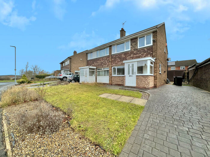 3 Bedroom Semi-Detached House To Rent In Carisbrooke Lane, Garforth, LS25