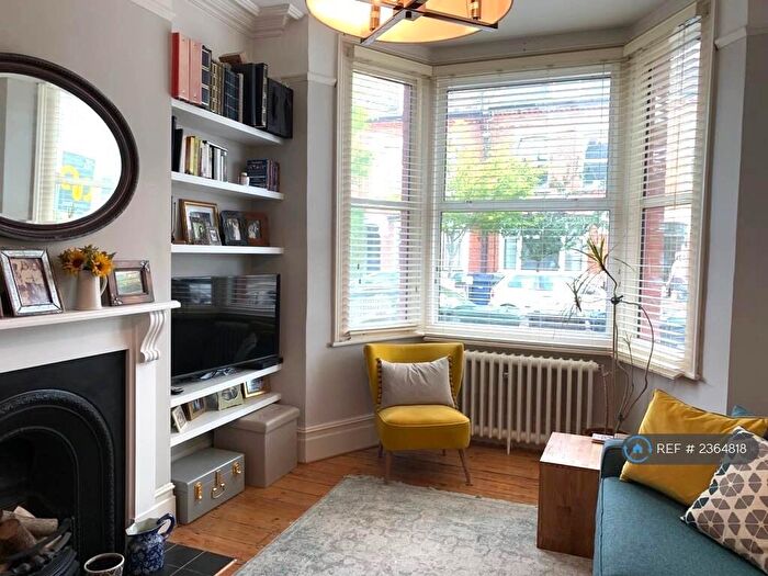 2 Bedroom Maisonette To Rent In Hutton Grove, London, N12