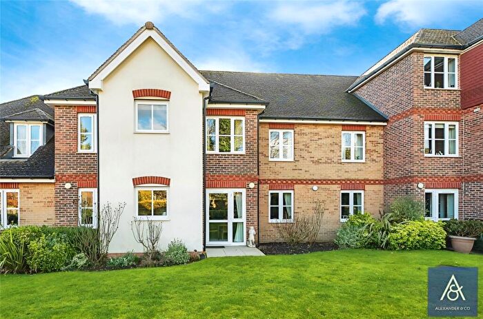 1 Bedroom Apartment For Sale In St Rumbolds Court, Brackley, Northants, NN13