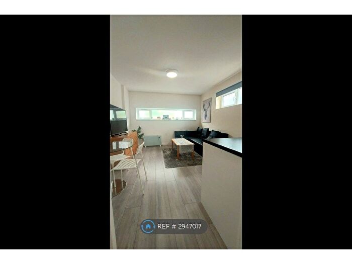 1 Bedroom Flat To Rent In Edgware, Edgware, HA8