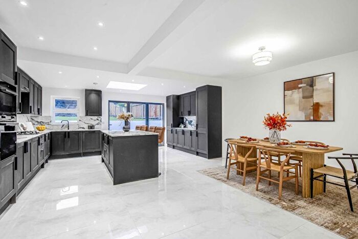 4 Bedroom Detached House To Rent In Baldry Gardens, Streatham, SW16