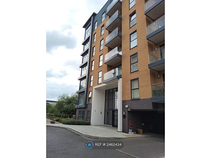 2 Bedroom Flat To Rent In Osprey House, Reading, RG2