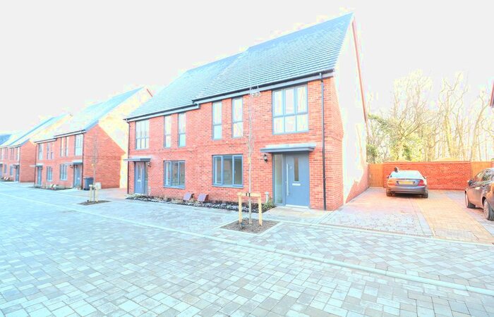 4 Bedroom Semi-Detached House To Rent In John Haselden Crescent, Ashford, TN23