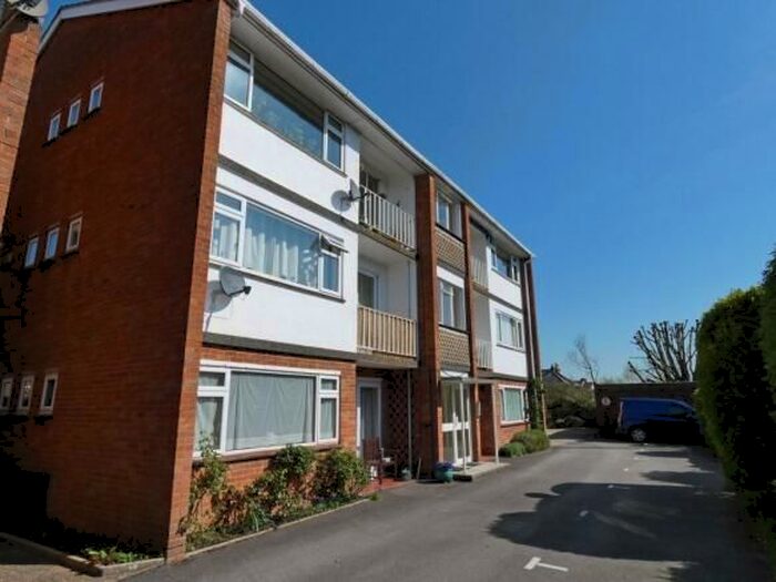 2 Bedroom Flat To Rent In Elm Grove Place, Salisbury, SP1