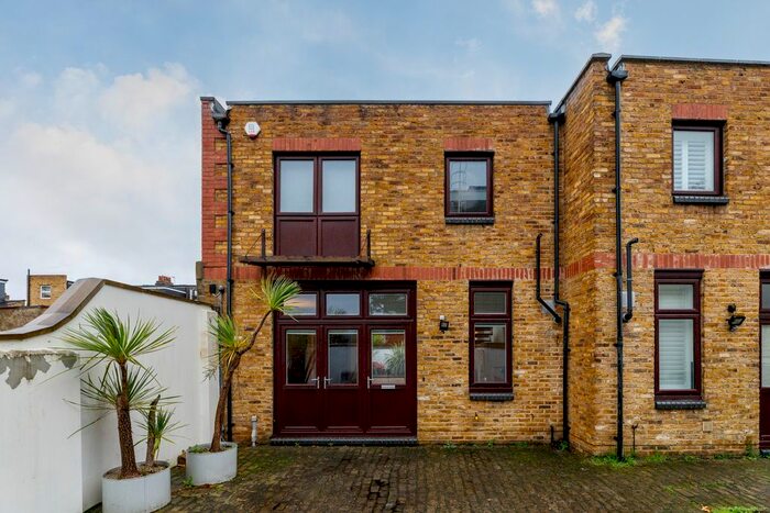 2 Bedroom Semi-Detached House To Rent In Brathway Road, London, SW18