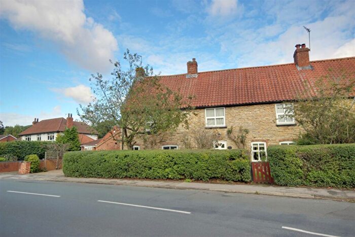 4 Bedroom Semi-Detached House For Sale In Brantingham Road, Elloughton, HU15