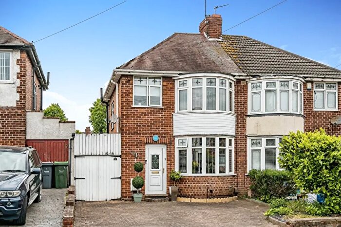 3 Bedroom Semi Detached House For Sale In Defford Drive, Oldbury, B68