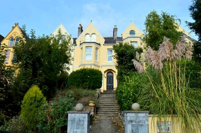 1 Bedroom Flat To Rent In Connaught Avenue, Mutley, PL4