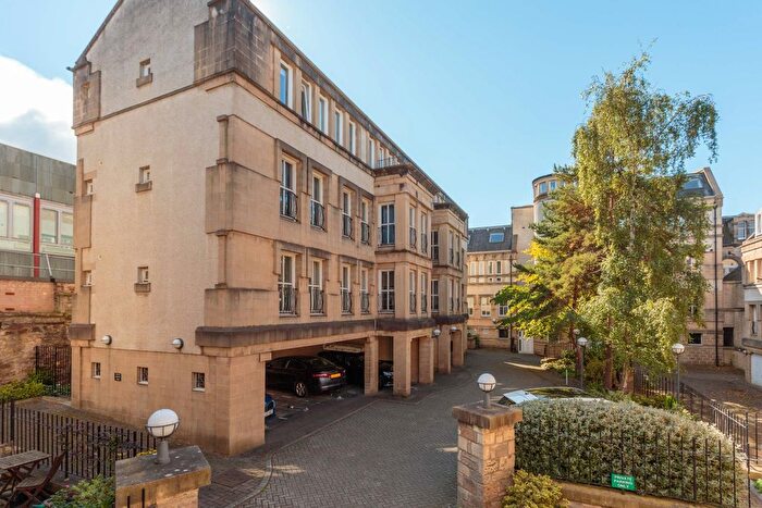 2 Bedroom Flat To Rent In Gayfield Close, New Town, Edinburgh, EH1