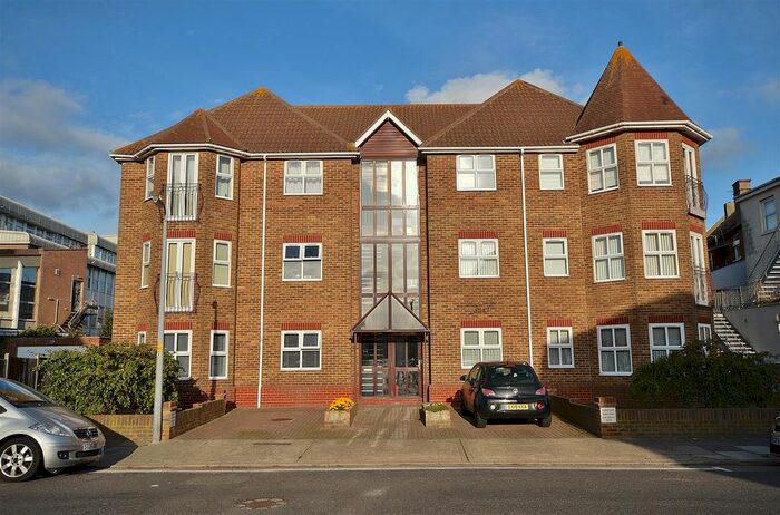 2 Bedroom Flat To Rent In Harold Road, Clacton-On-Sea CO15