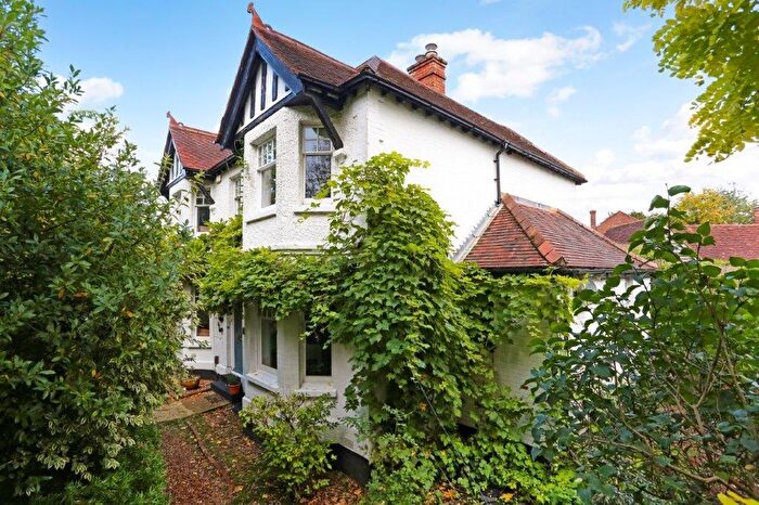4 Bedroom Detached House For Sale In Farnborough Road, Farnham, GU9