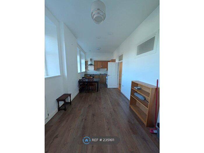 2 Bedroom Flat To Rent In Victoria House, Lancaster, LA1