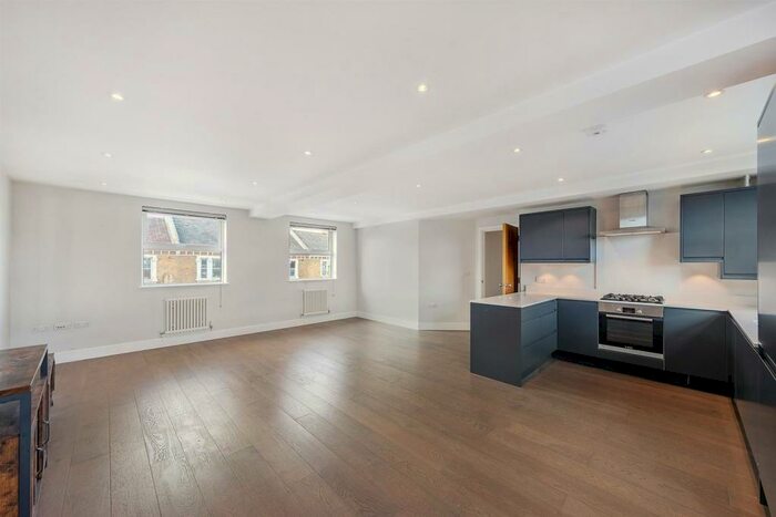 2 Bedroom Flat To Rent In Crawthew Grove, London, SE22