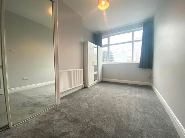 2 Bedroom Apartment To Rent In Clarendon Parade, Turners Hill, Cheshunt, EN8