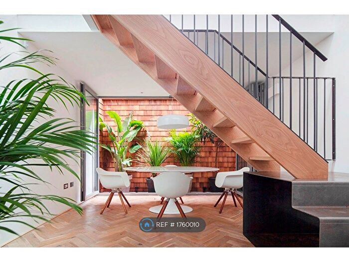 3 Bedroom Detached House To Rent In Forest Road, London, E8