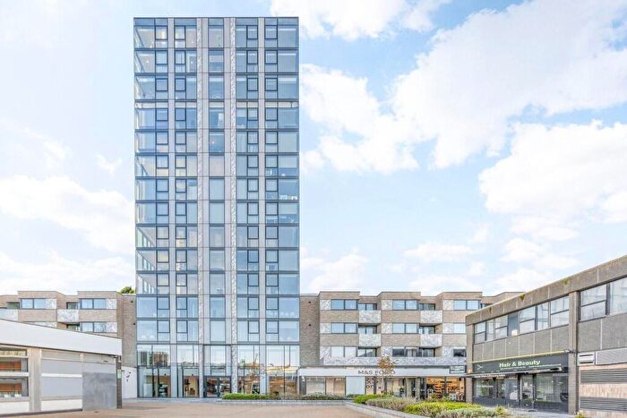 Apartment To Rent In Highgate Hill, London, N19