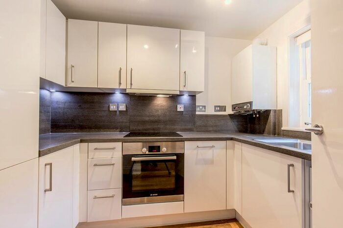 2 Bedroom Flat To Rent In Salisbury Place, London, SW9