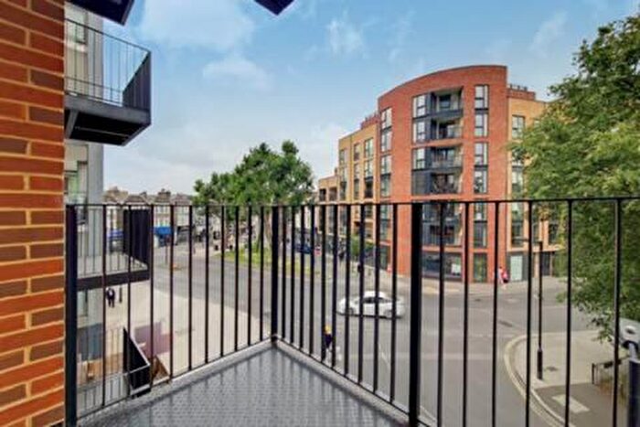 2 Bedroom Flat To Rent In Heaton Road London, SE15