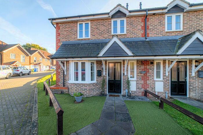 3 Bedroom Semi-Detached House For Sale In Oak Close, Borden, ME9