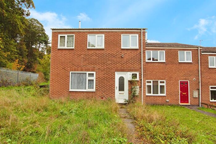 4 Bedroom End Of Terrace House For Sale In Ruthwell Gardens, Nottingham, NG5
