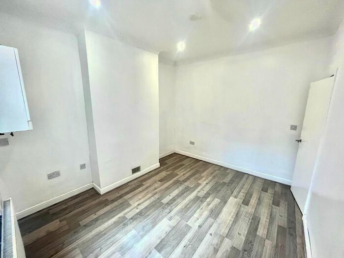 3 Bedroom Property To Rent In Woodborough Road, Mapperley, Nottingham, NG3