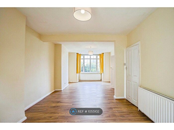 3 Bedroom Semi-detached House To Rent In Hampton Road, Croydon, CR0
