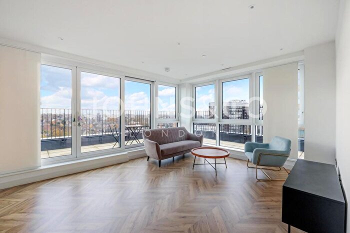 2 Bedroom Apartment To Rent In Royal Exchange, Kingston Upon Thames, KT1