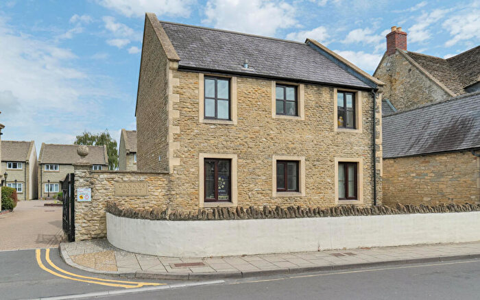 2 Bedroom Flat For Sale In Canons Court, Melksham, SN12