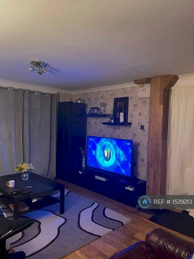 2 Bedroom End Of Terrace House To Rent In Goldenash Court, Northampton, NN3