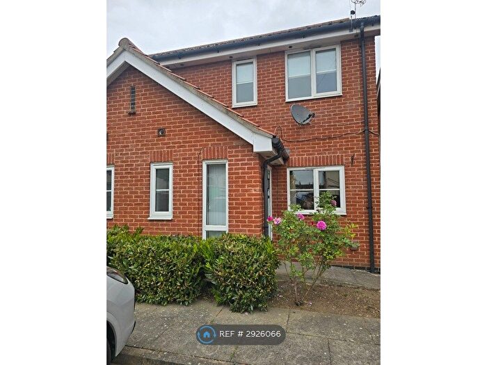 3 Bedroom Semi Detached House To Rent In Brett Close, Ipswich, IP1
