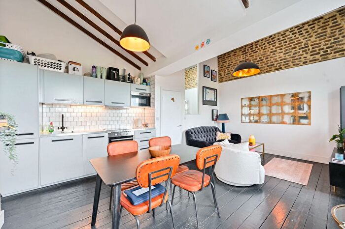 2 Bedroom Flat For Sale In Wandsworth Road, Clapham Old Town, London, SW8
