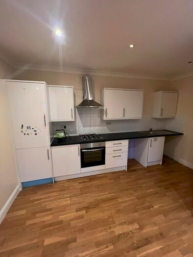 2 Bedroom Flat To Rent In High Road, London, N17